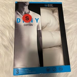 BRAND NEW: DKNY V-Neck T-shirt’s